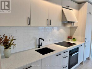 1 Quarrington Lane in North York, ON - Building Photo - Building Photo