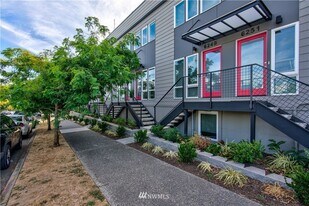 6251 8th Ave NW in Seattle, WA - Building Photo
