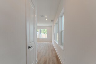 7707 Inwood Grv Ln in Houston, TX - Building Photo