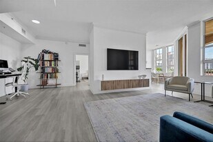 3001 NE 185th St in Aventura, FL - Building Photo