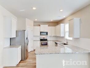 3025 Commonwealth Dr in Spring Hill, TN - Building Photo - Building Photo