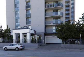 Harbour Pointe in Barrie, ON - Building Photo - Building Photo