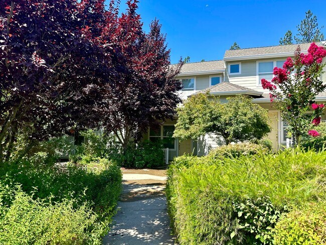 112 Ironhorse Place in Grass Valley, CA - Building Photo - Building Photo