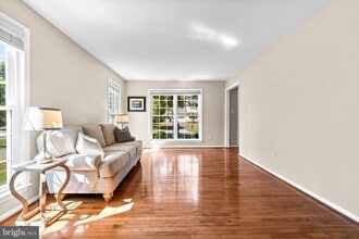 12127 Eddyspark Dr in Herndon, VA - Building Photo - Building Photo