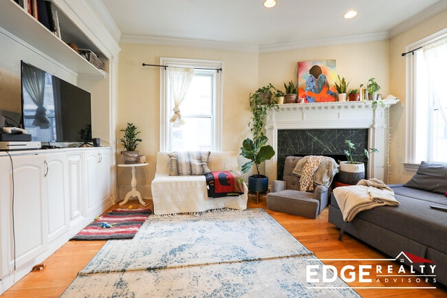 12 Sutherland Rd, Unit 4 in Boston, MA - Foto de edificio - Building Photo