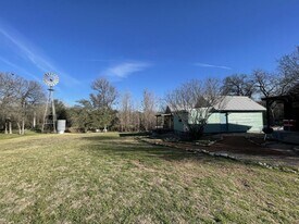 607 Live Oak St in Gatesville, TX - Building Photo