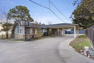 327 Nob Hill Ln in Kemp, TX - Building Photo