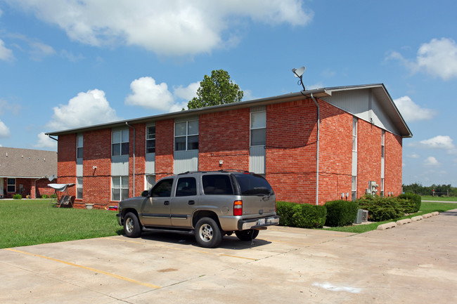 West Oaks Apartments in Newcastle, OK - Building Photo - Building Photo