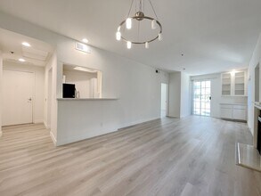Chateau Hilgard in Los Angeles, CA - Building Photo - Building Photo