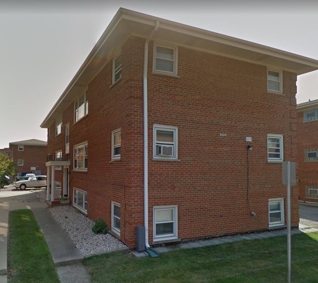 9459 Maple Dr, Unit 2S