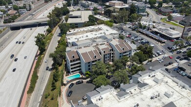 222 N Rose St, Unit 205 in Burbank, CA - Foto de edificio - Building Photo