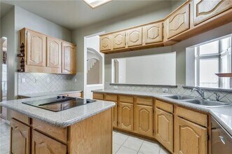 3876 Ridgelake Ct in Addison, TX - Foto de edificio - Building Photo