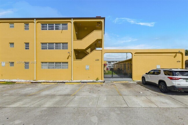 465 E 28th St in Hialeah, FL - Building Photo - Building Photo