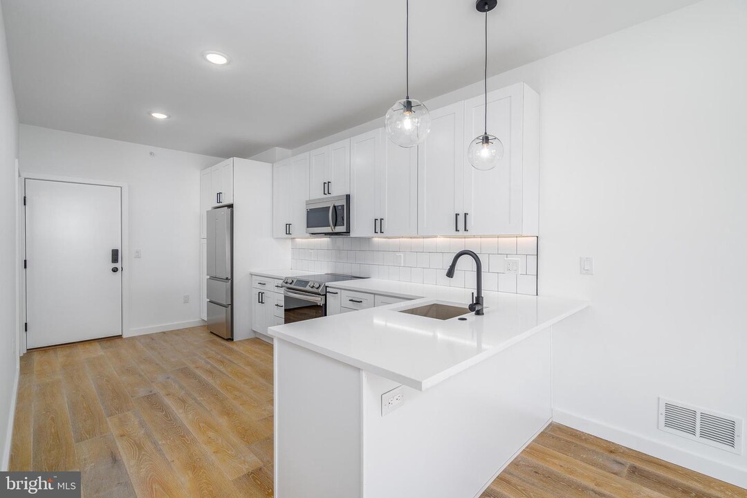 1729 Francis St Photo