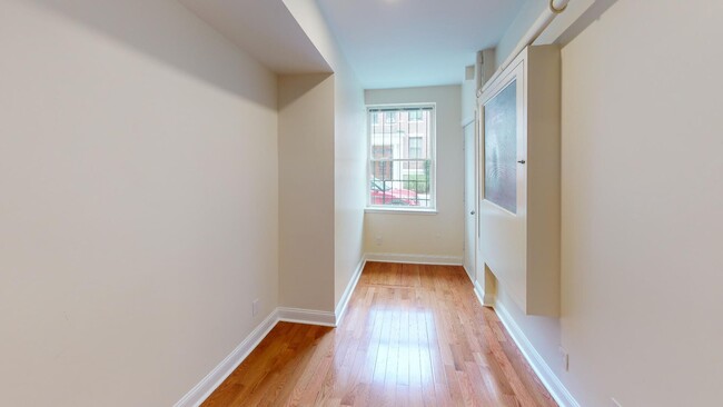 123 Sutherland Rd, Unit B in Boston, MA - Foto de edificio - Building Photo