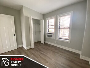 515 W Belmont Ave, Unit 3C in Chicago, IL - Foto de edificio - Building Photo