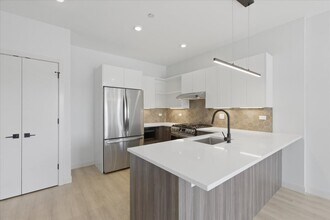 948 W Sunnyside Ave in Chicago, IL - Building Photo - Building Photo