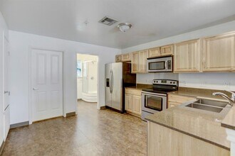 706 W 6th St in Taylor, TX - Building Photo - Building Photo