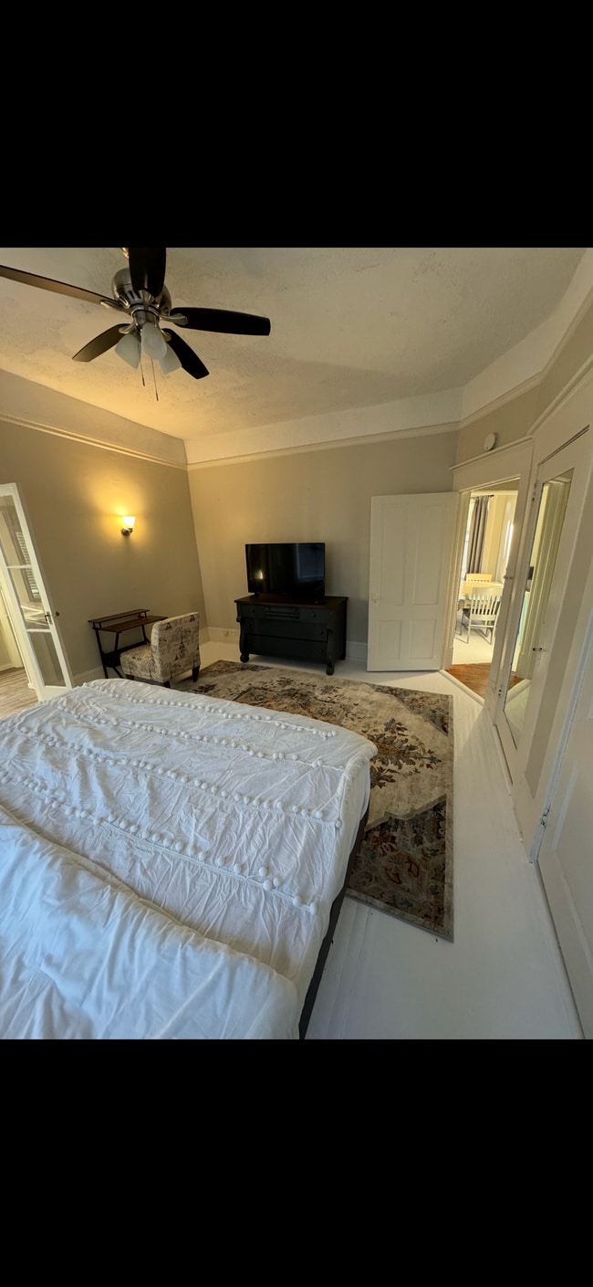 117 W 36th St, Unit 1 bedroom apartment in Savannah, GA - Foto de edificio - Building Photo
