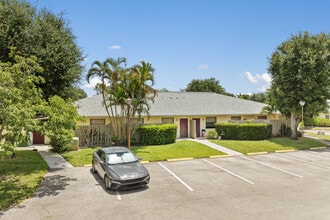 Woodfield Apartments in Hobe Sound, FL - Building Photo - Building Photo