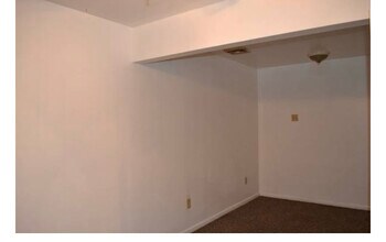 1050 Main St in Dickson City, PA - Foto de edificio - Building Photo