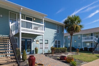 Palm Isle Apartment Homes in Biloxi, MS - Building Photo - Building Photo
