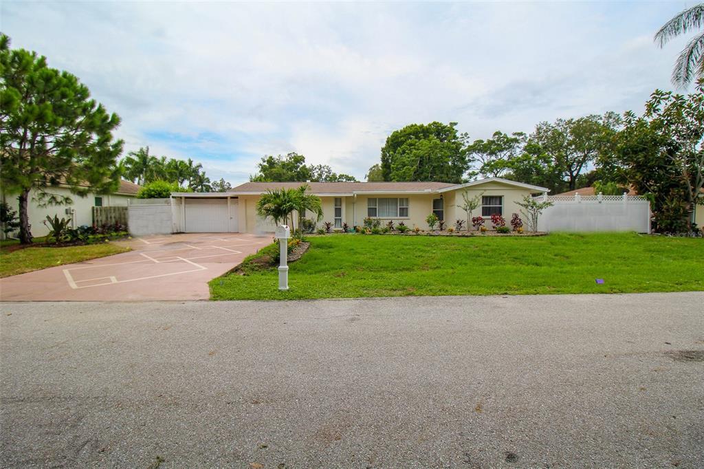 2232 Pine Terrace in Sarasota, FL - Building Photo