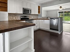 5325 W Smith Valley Rd in Greenwood, IN - Building Photo - Building Photo