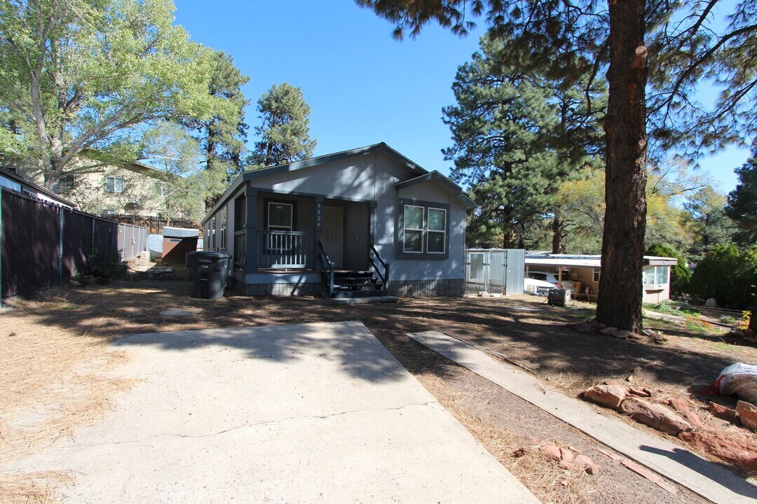 4424 E Wintergreen Rd in Flagstaff, AZ - Building Photo