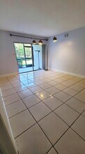 721 N Pine Island Rd in Plantation, FL - Building Photo - Building Photo