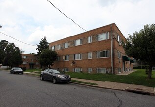 Park Villa Apartments in Philadelphia, PA - Building Photo - Building Photo