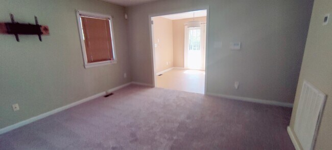 6223 Lansford Dr in Fayetteville, NC - Foto de edificio - Building Photo