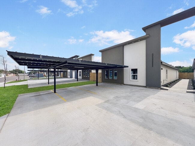 property at 2900 S Links Dr