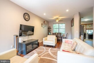 76 Tennyson Rd in East Windsor, NJ - Building Photo - Building Photo