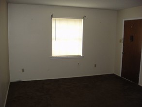 4416 Caroline Dr in Savannah, GA - Building Photo - Building Photo