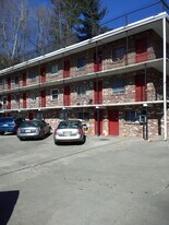 136 S 10th St in Williamsburg, KY - Building Photo