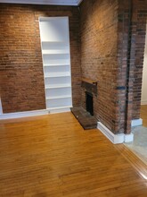 212 W Healey St in Champaign, IL - Foto de edificio - Building Photo