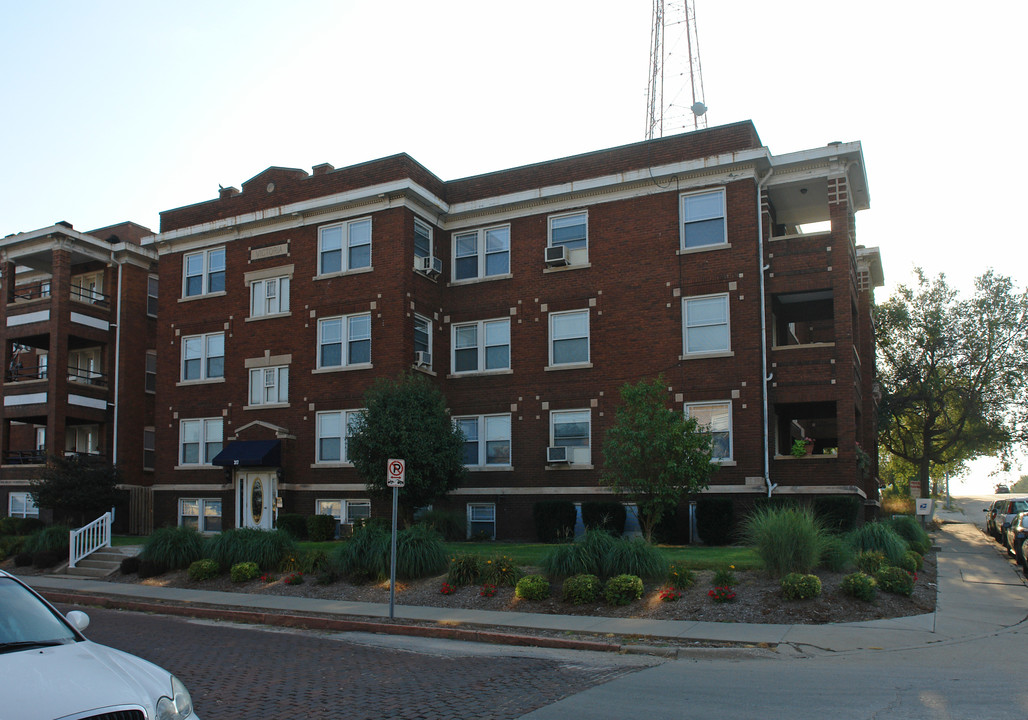 The Royal in Omaha, NE - Foto de edificio