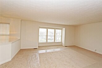 8705 Lost Valley Dr in Mars, PA - Building Photo - Building Photo