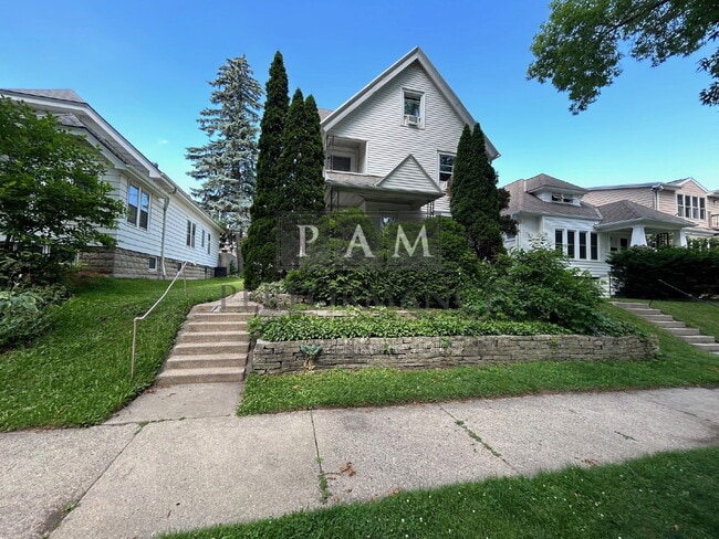 property at 3269 S New York Ave