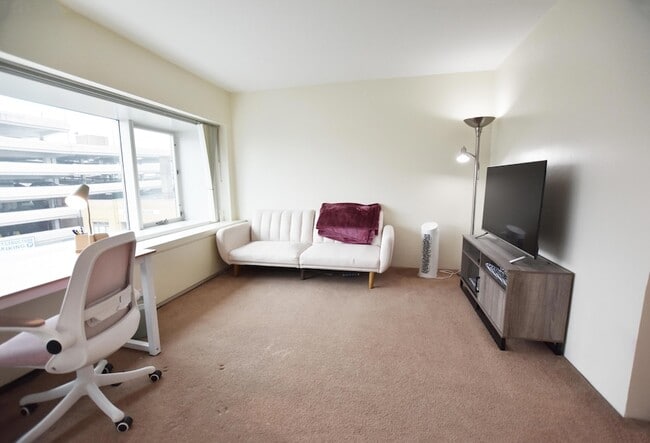 555 E William St, Unit 4H in Ann Arbor, MI - Foto de edificio - Building Photo