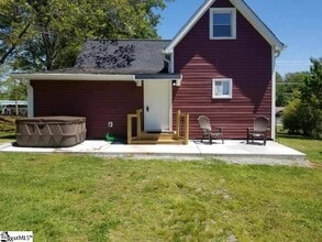 720 S Howard Ave in Landrum, SC - Building Photo - Building Photo