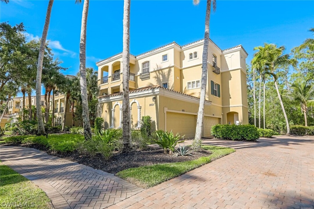 2851 Tiburon Blvd E in Naples, FL - Building Photo