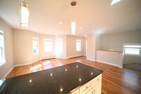 19 Roberts St, Unit 3 in Brookline, MA - Foto de edificio - Building Photo