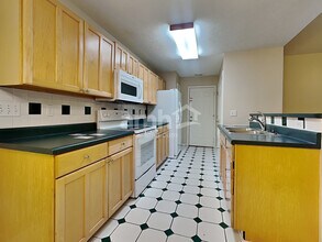 682 Whippoorwill Dr in Cincinnati, OH - Building Photo - Building Photo