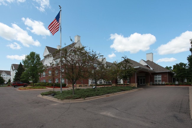 Mill Pond Gables in Champlin, MN - Foto de edificio - Building Photo