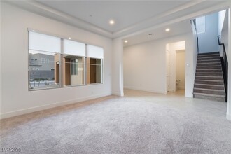 5022 Slatestone St in Las Vegas, NV - Foto de edificio - Building Photo