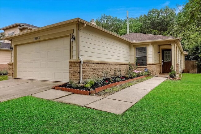 property at 19523 Rippling Brook Ln