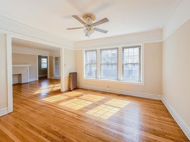 3817 N Lawndale Ave in Chicago, IL - Foto de edificio - Building Photo