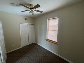 357 Grove St, Unit 2nd floor in Perth Amboy, NJ - Foto de edificio - Building Photo